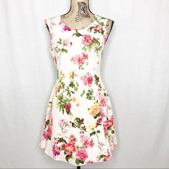 Apple Latte Dresses & Skirts - Apple Latte Floral Short Dress Large